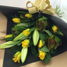 Bouquet Yellow Roses – Black & Gold wrapping